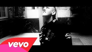 Watch the Intouchable (ft. Betty Chrys) video