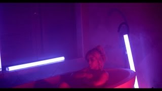 View the Te Deseo (ft. Kevin Florez) video